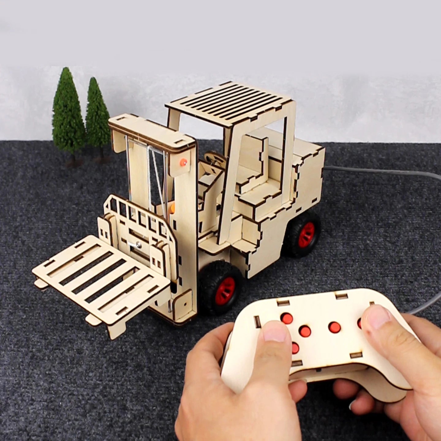 Remote Controlled Forklift Model – DIY Technology & Physics Puzzle Kit - Kidz Garage