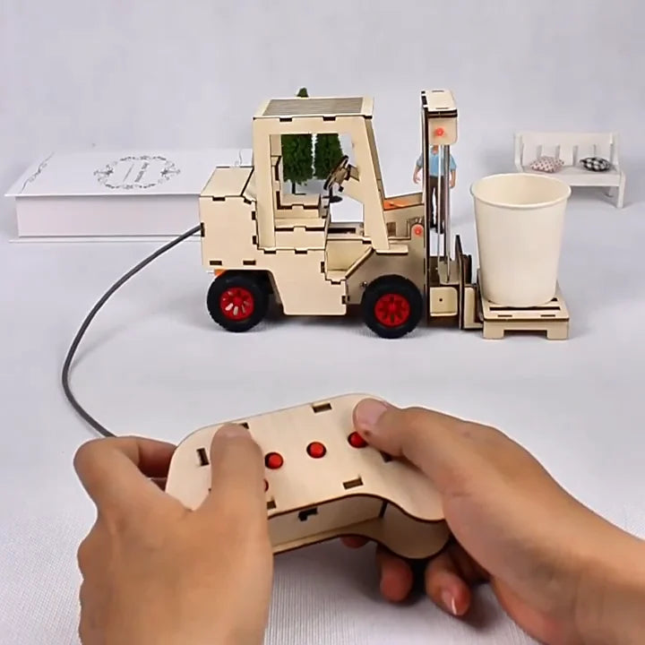 Remote Controlled Forklift Model – DIY Technology & Physics Puzzle Kit - Kidz Garage