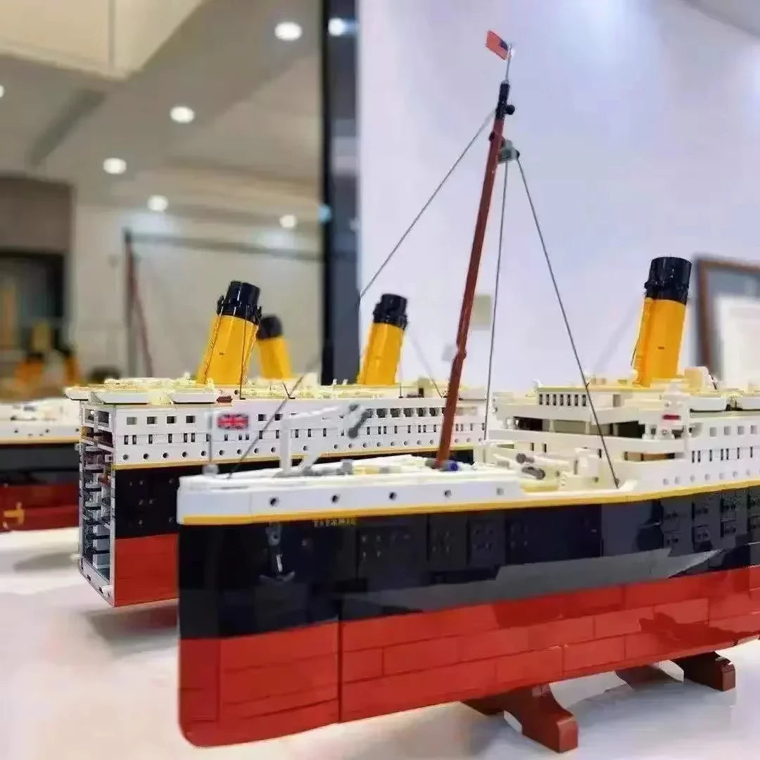 Titanic Giant Cruise Ship Model – 1900+ PCS Building Blocks Set - STEM TOy - Kidz Garage